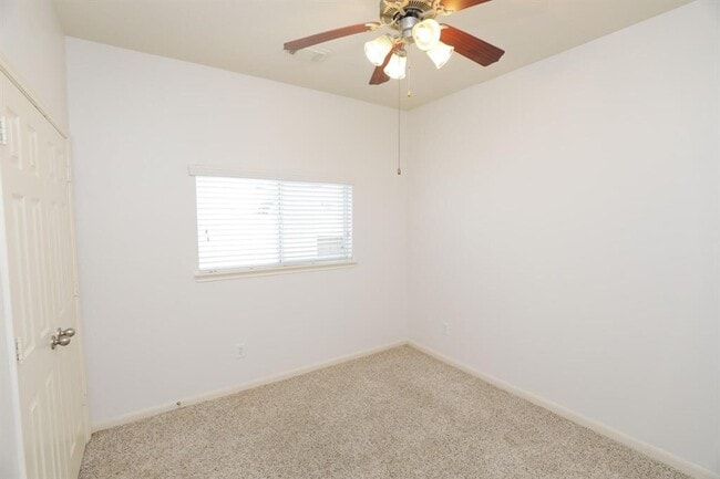12827 Pecan Shores Dr in Houston, TX - Building Photo - Building Photo