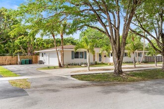 8860 SW 160th St in Palmetto Bay, FL - Building Photo - Building Photo