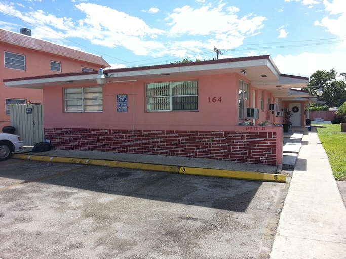 164 W 11th St in Hialeah, FL - Foto de edificio