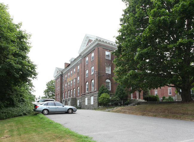 156 Garfield Ave in New London, CT - Foto de edificio - Building Photo