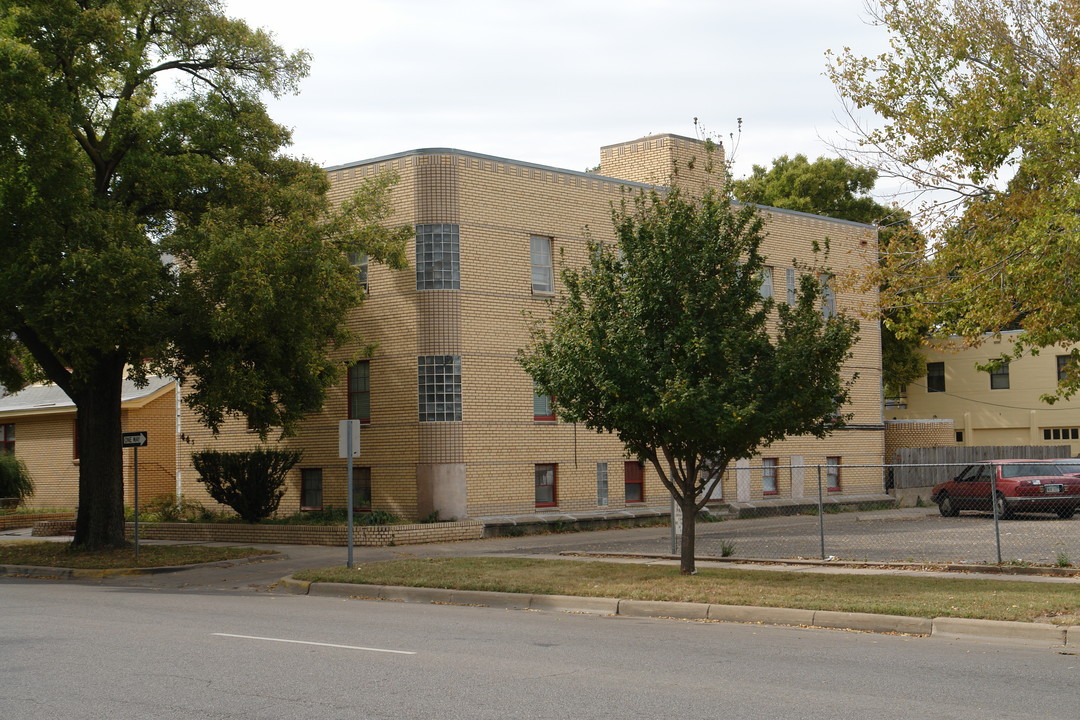 439 N Emporia St in Wichita, KS - Building Photo