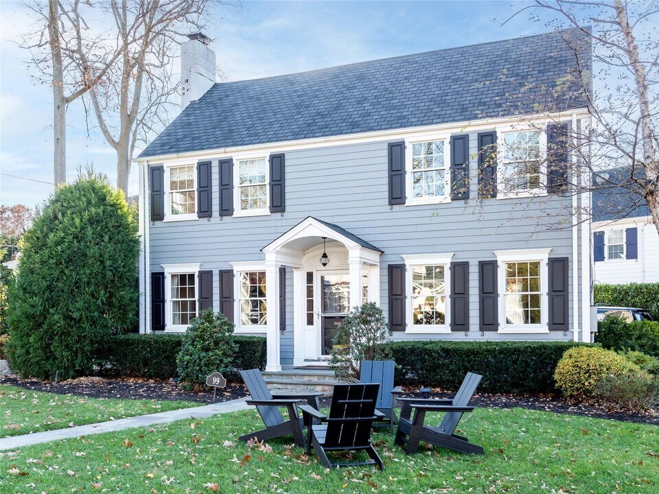 99 Thayer Rd in Manhasset, NY - Building Photo