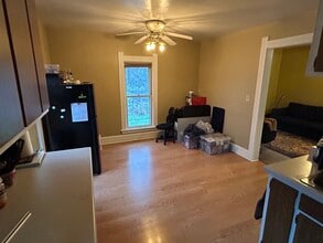 532 W South St, Unit Unit 2 - upper in Oconomowoc, WI - Building Photo - Building Photo