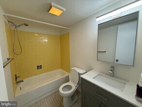 205 N 9th St in Philadelphia, PA - Building Photo - Building Photo