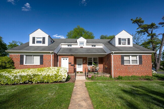 5511 Pimlico Rd in Baltimore, MD - Building Photo - Building Photo