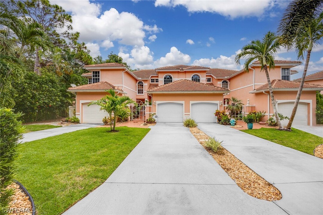 15260 Cedarwood Ln in Naples, FL - Building Photo