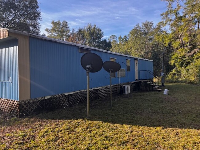 98 Casora Dr in Crawfordville, FL - Foto de edificio - Building Photo