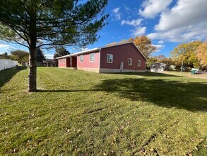 1800 Sheldon Ave in Cedar Falls, IA - Building Photo - Building Photo