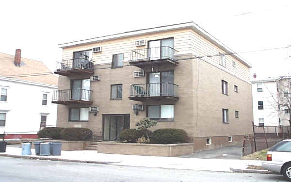 10 Stephen St in Lynn, MA - Building Photo