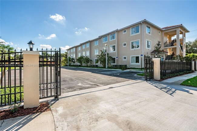 2575 SW 64th Ave in Miramar, FL - Building Photo - Building Photo