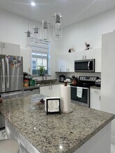 3482 SW 152nd Pl in Miami, FL - Foto de edificio - Building Photo