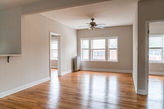 2820 W Montrose Ave in Chicago, IL - Building Photo - Building Photo