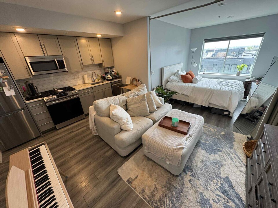 40 B St, Unit 1 in Boston, MA - Foto de edificio