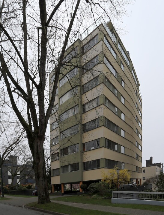 The New Yorker in Vancouver, BC - Building Photo