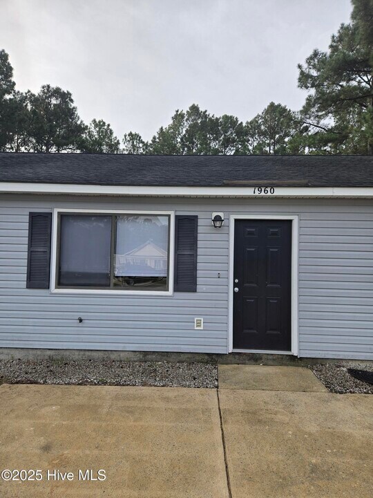 1960 Countrywood Blvd in Jacksonville, NC - Building Photo