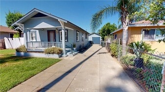 379 Palm Pl in Pomona, CA - Building Photo