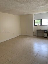 10525 SW 112th Ave, Unit 212 in Miami, FL - Building Photo - Building Photo