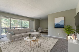 Kings Trail Apartment Homes in Jacksonville, FL - Building Photo