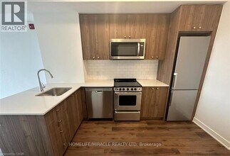 210 Erb St. W in Waterloo, ON - Building Photo - Building Photo