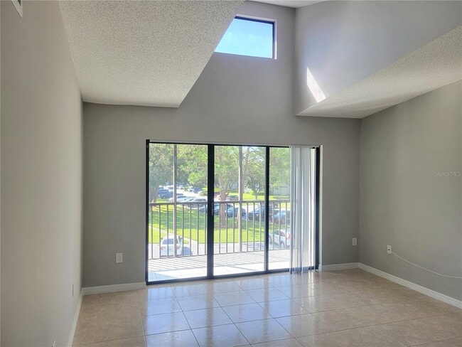 1308 Pine Ridge Cir E in Tarpon Springs, FL - Building Photo - Building Photo