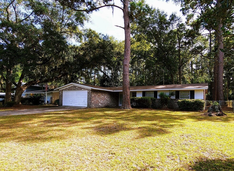 323 Willow Rd in Savannah, GA - Building Photo