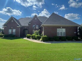 1907 Weatherly Cir SW in Decatur, AL - Building Photo