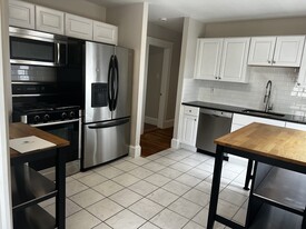 370 Arlington St, Unit 1 Apartamentos