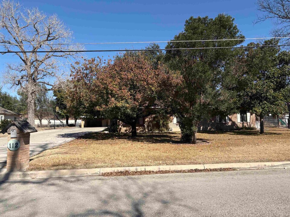 112 Rose Ave in Del Rio, TX - Foto de edificio