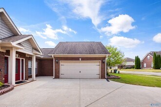 11 Nandina Ln SW in Huntsville, AL - Building Photo - Building Photo