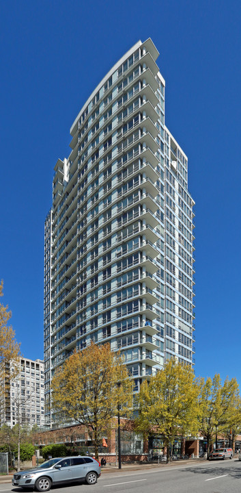 Max II in Vancouver, BC - Building Photo