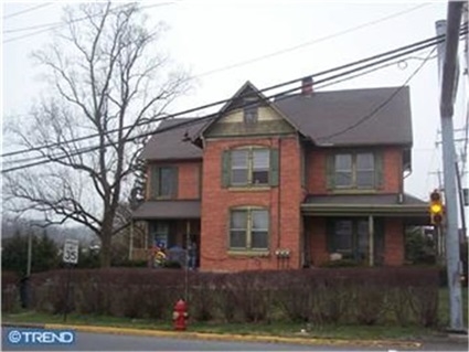 4 Center St in Leesport, PA - Building Photo