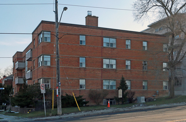 1911 Bayview Ave in Toronto, ON - Building Photo - Building Photo