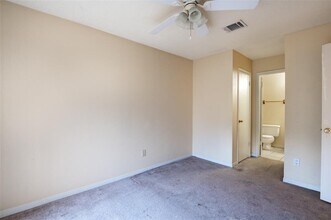 10021 Emerald Creek Dr in Houston, TX - Building Photo - Building Photo