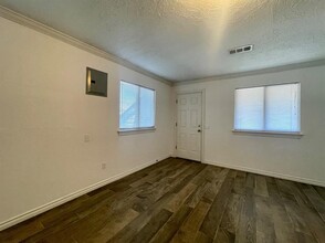 319 E Edwards St in Edmond, OK - Foto de edificio - Building Photo