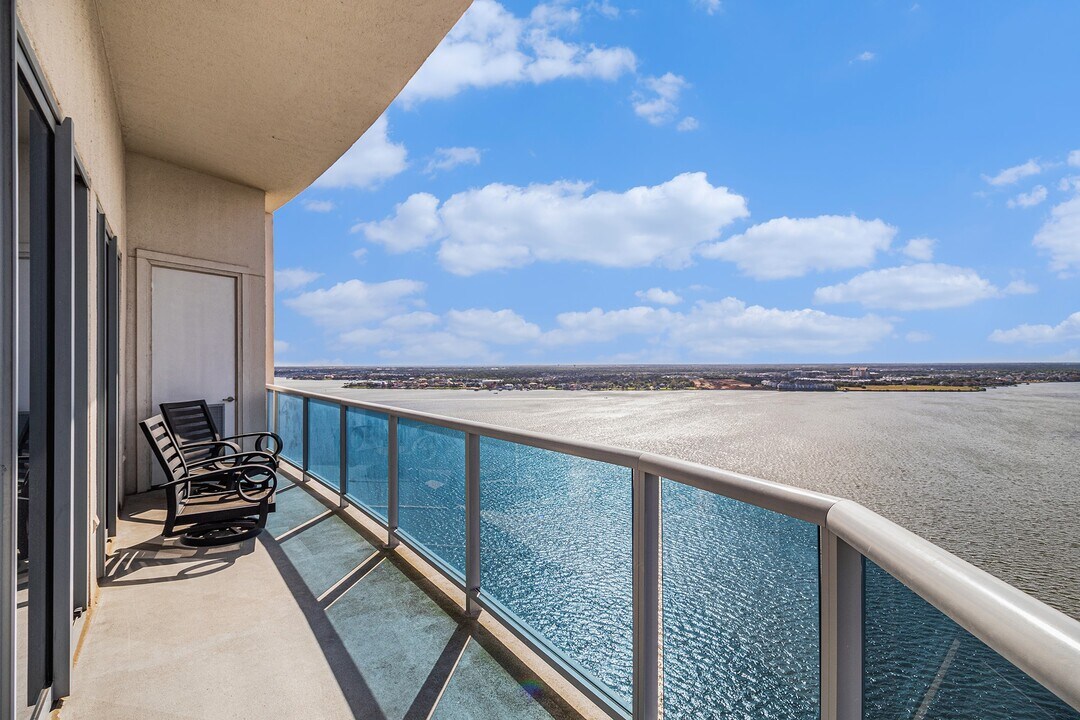 4821 E NASA Pkwy in Seabrook, TX - Building Photo