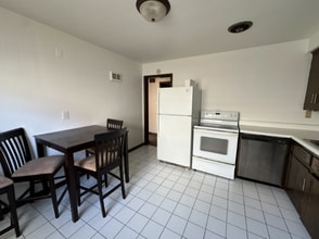 3332 S Springfield Ave in Milwaukee, WI - Building Photo - Building Photo
