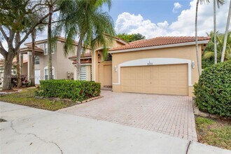 16310 Sapphire Dr in Weston, FL - Building Photo - Building Photo