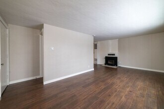 172-172 NE Juniper St in Prineville, OR - Foto de edificio - Building Photo