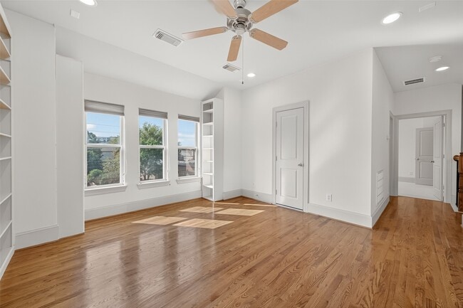 property at 931 W 23rd St