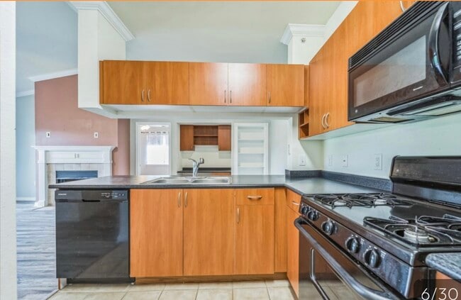 13502 Derry Glen Ct, Unit 403 in Germantown, MD - Building Photo - Building Photo