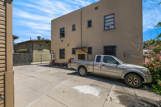 611 Micheltorena St in Los Angeles, CA - Building Photo - Building Photo