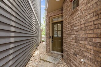 1032 Moorewood Ln S E in Smyrna, GA - Building Photo - Building Photo