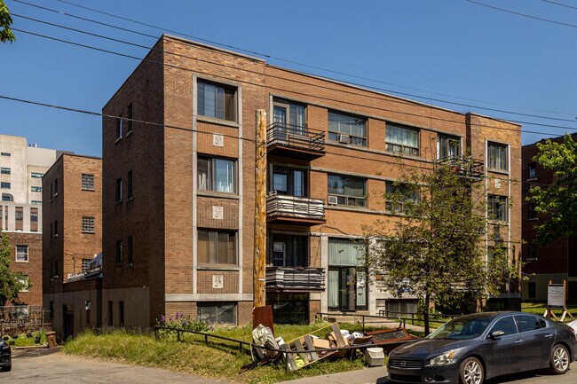 3815 Dupuis in Montréal, QC - Building Photo - Building Photo