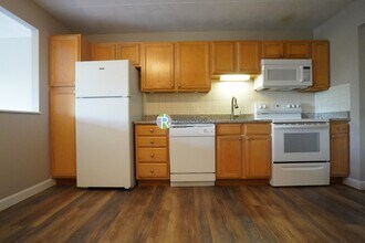 12 Cottage Ct in Newton, MA - Building Photo - Building Photo