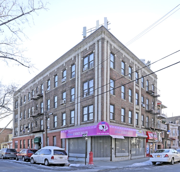 37-29 104th St in Flushing, NY - Building Photo