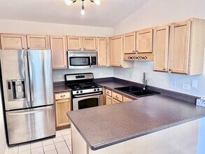 1288 N Red Oak Cir in Round Lake Beach, IL - Building Photo - Building Photo