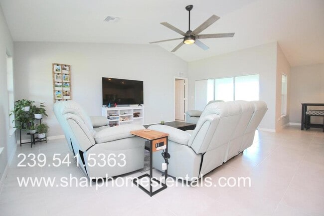 3007 NW 11th St in Cape Coral, FL - Building Photo - Building Photo