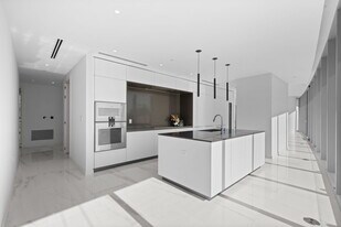 300 Biscayne Boulevard Way, Unit 3801 in Miami, FL - Building Photo