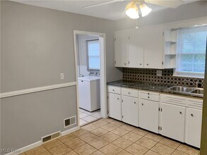 785 Howell St in Sheffield Lake, OH - Building Photo - Building Photo