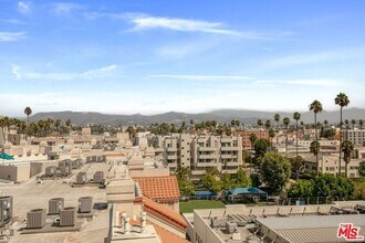 634 S Gramercy Pl in Los Angeles, CA - Building Photo - Building Photo
